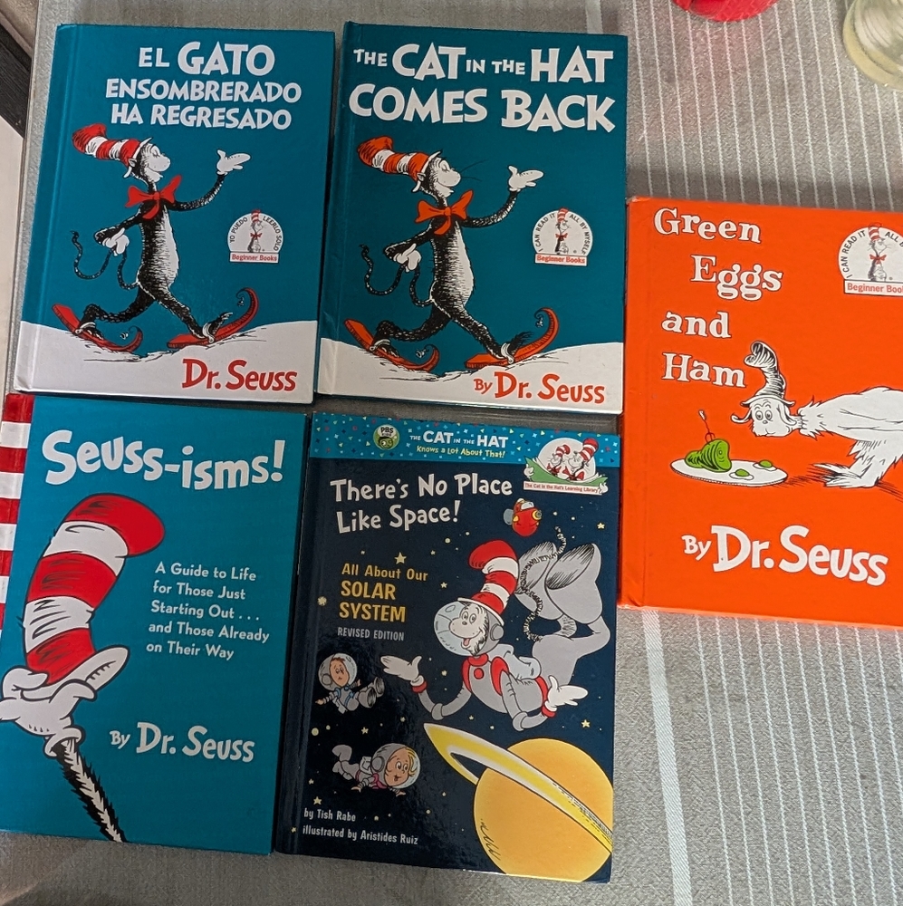 Dr Suess Books..Cat In The Hat Comes Back..Green Eggs And Ham...Total 5 .Book Lo